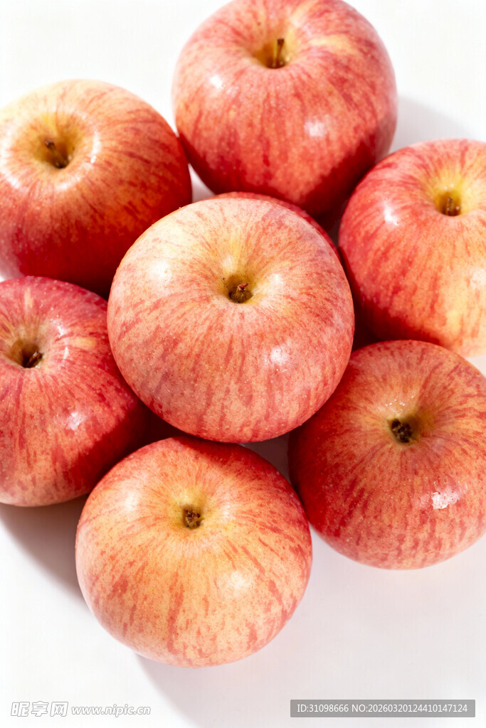 新鲜红苹果堆叠展示