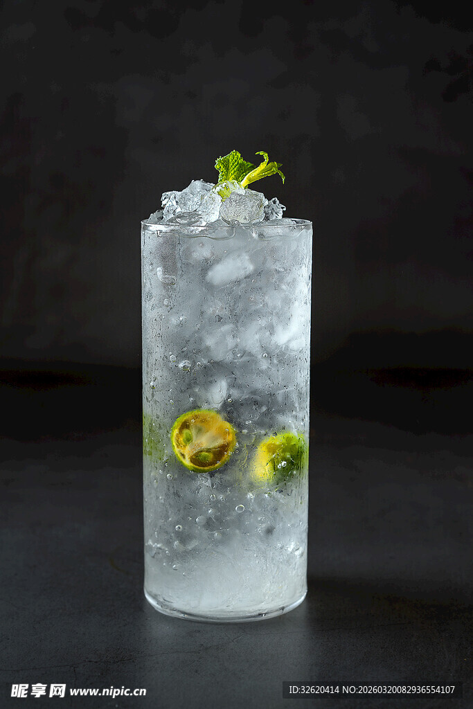 青柠薄荷气泡饮品