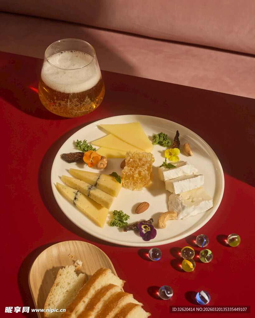 奶酪拼盘配小食