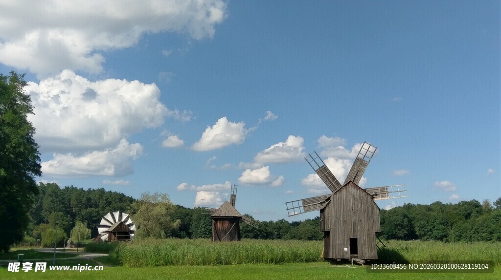 田园中的古老风车