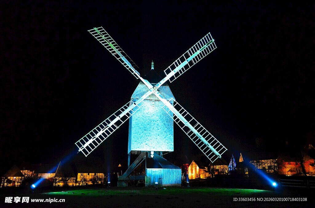 夜间发光风车景观
