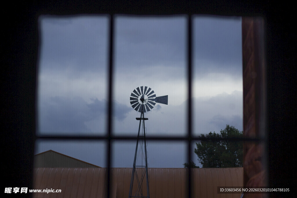 窗外风车