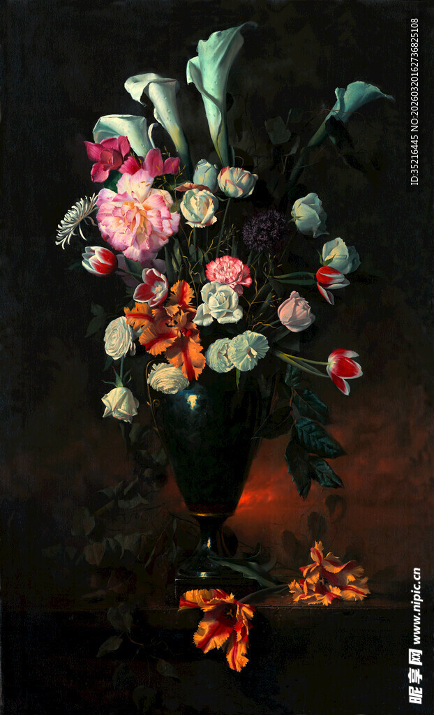 花瓶中的多彩花卉静物