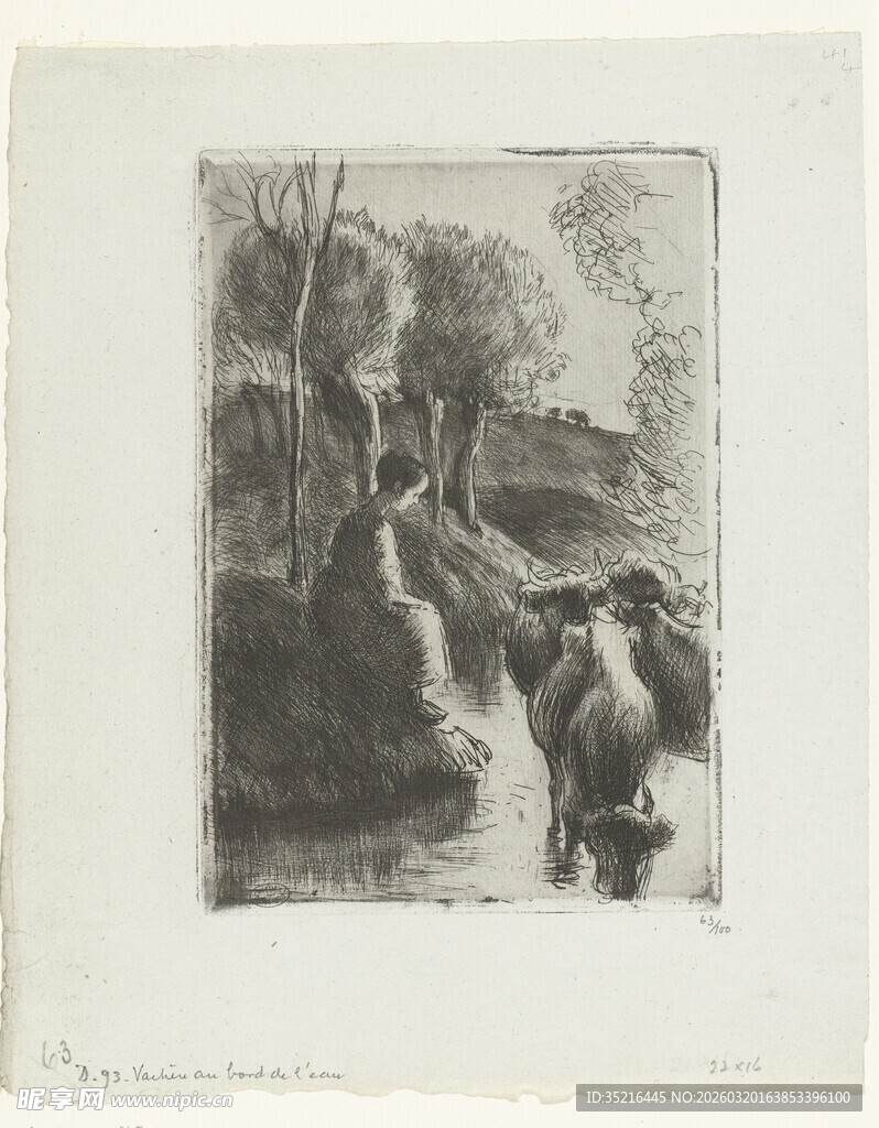 山间旅人行走于溪流旁