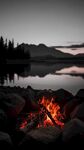 湖畔篝火夜景