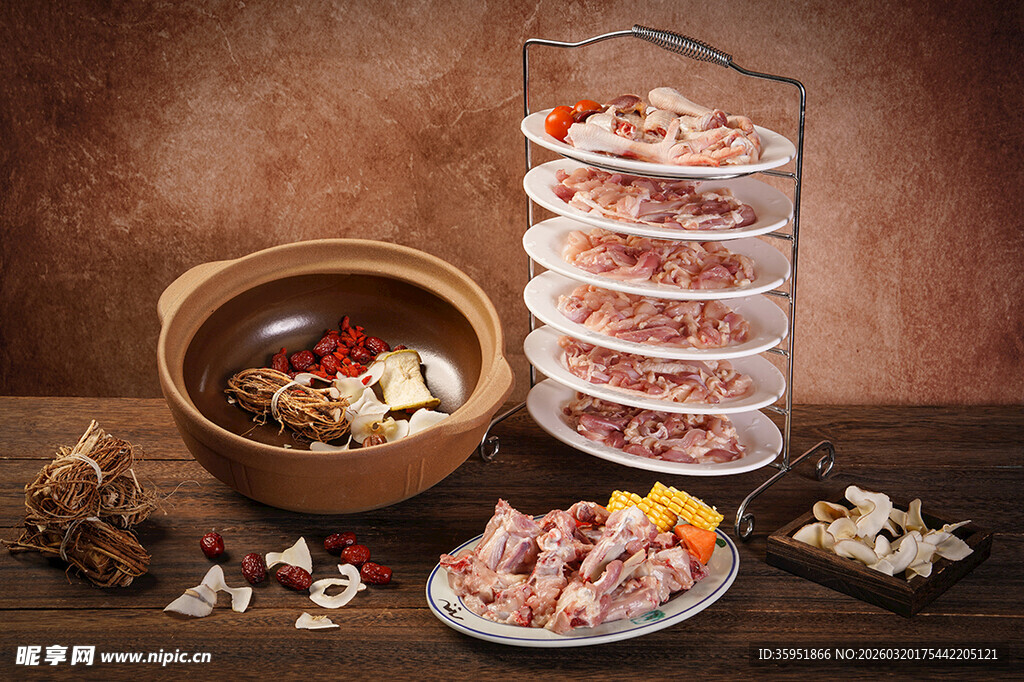 传统美食与滋补食材养生鸡煲火锅