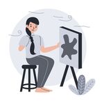 女孩专注作画瞬间