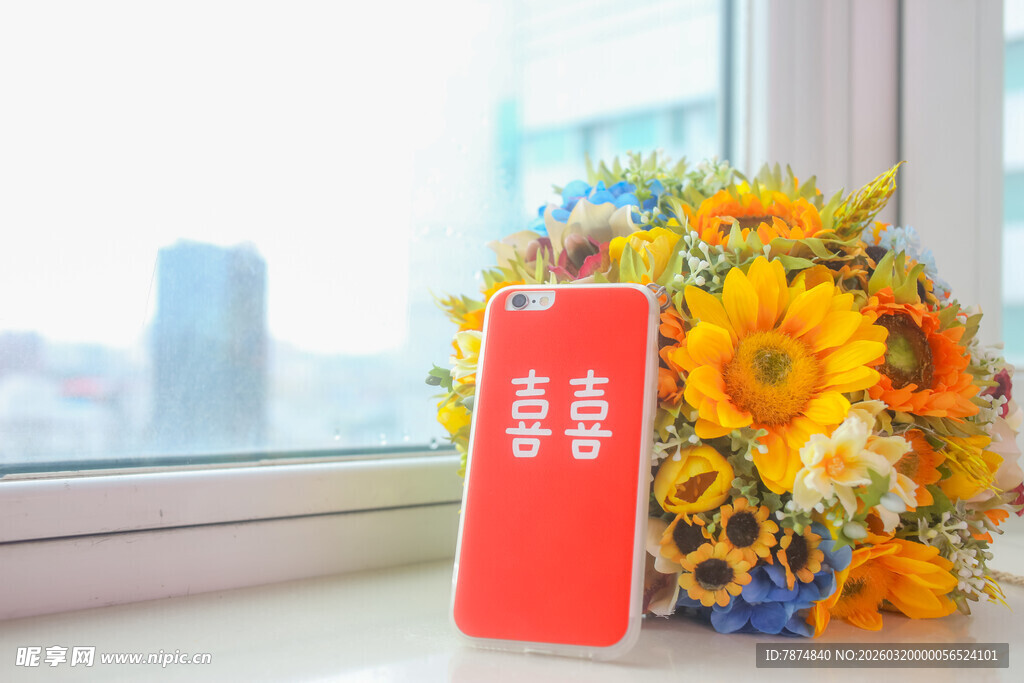 窗边喜糖与鲜花组合