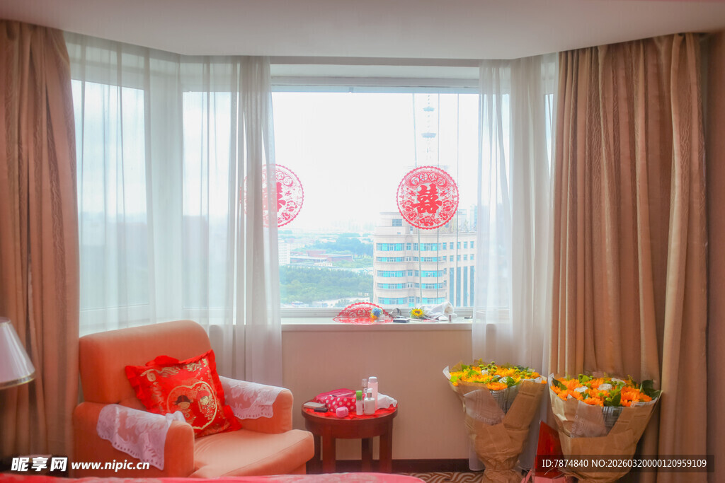 温馨窗边客厅布置一角