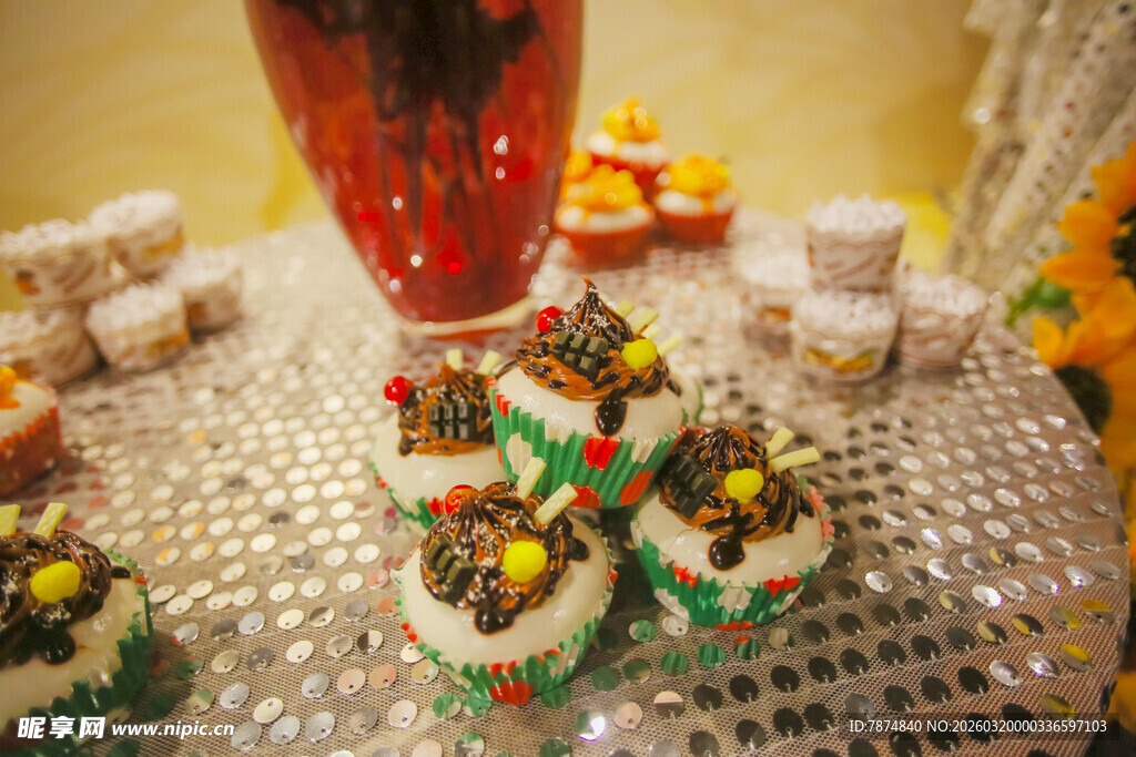 精致甜点与饮品的美妙组合