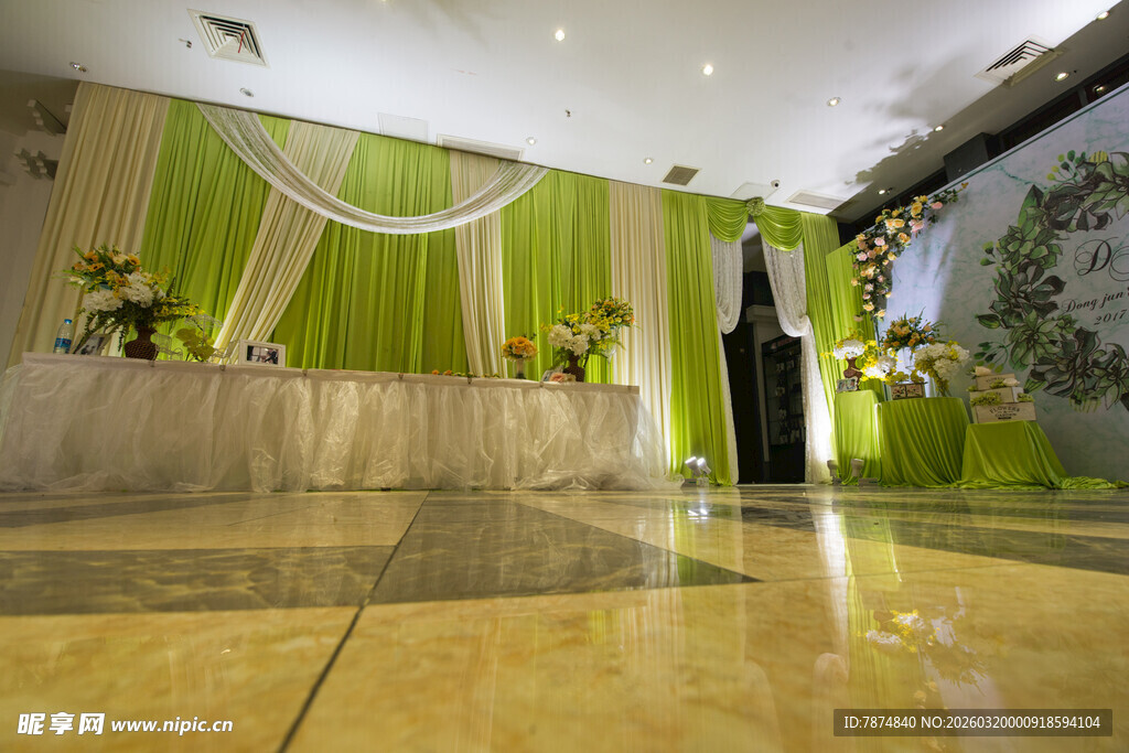 绿色主题婚礼布置场景