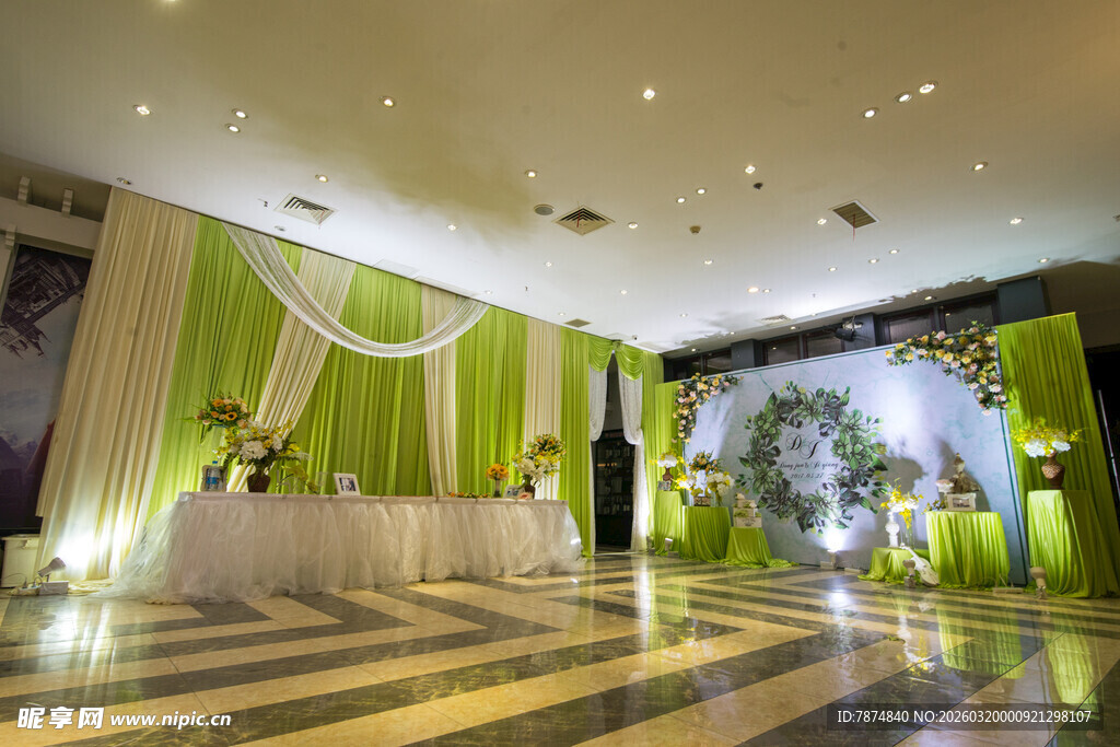 清新绿调婚礼场地布置