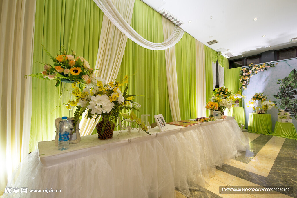 清新绿白主题婚礼布置