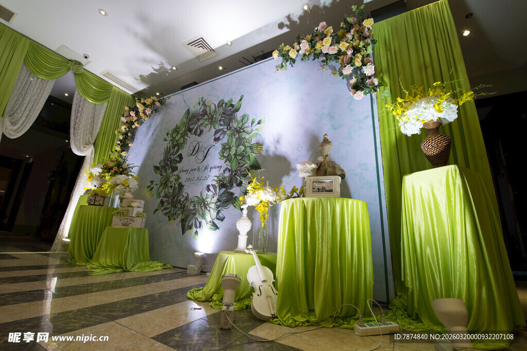 绿色梦幻婚礼布置场景