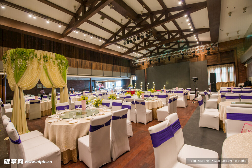 室内优雅婚礼场地布置