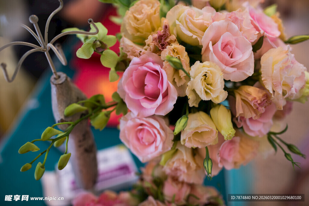 浪漫粉白玫瑰花束装饰