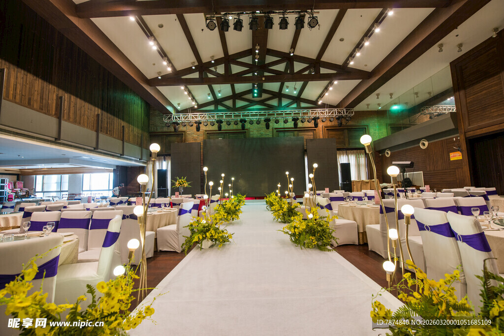 优雅婚礼宴会厅布置