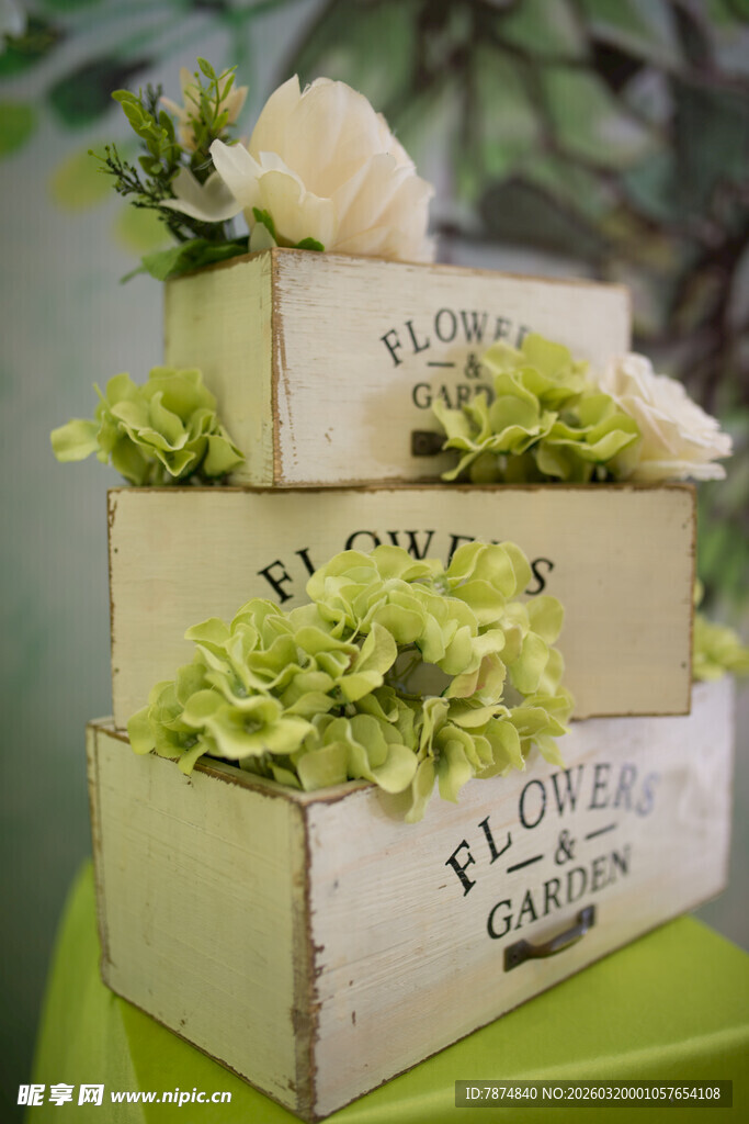 三层木质花卉装饰摆件