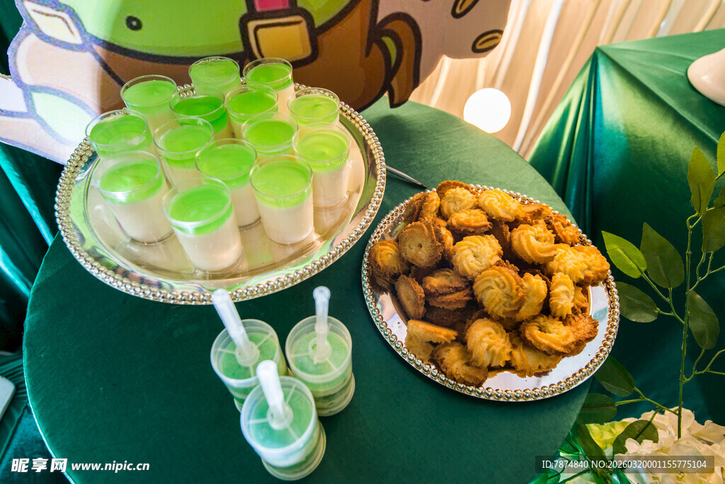 绿色主题聚会美食布置