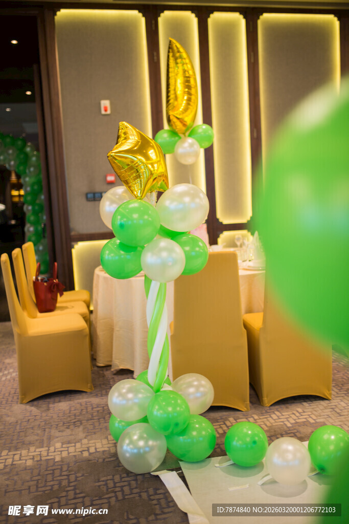 绿色系气球装饰场景布置