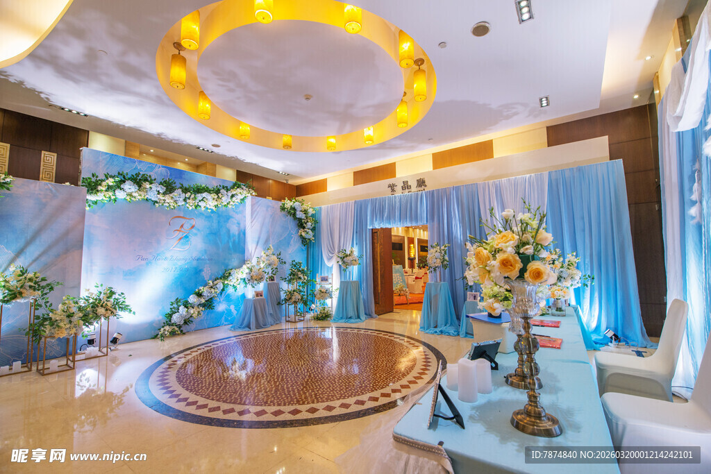 梦幻蓝色系婚礼场地布置