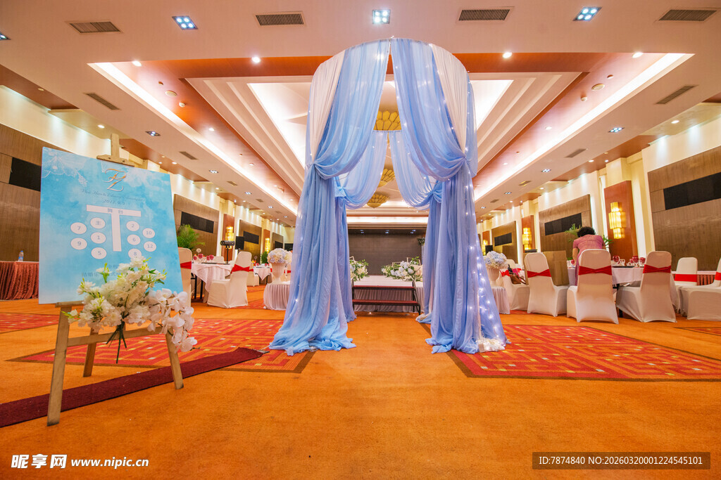 室内蓝色装饰活动场地