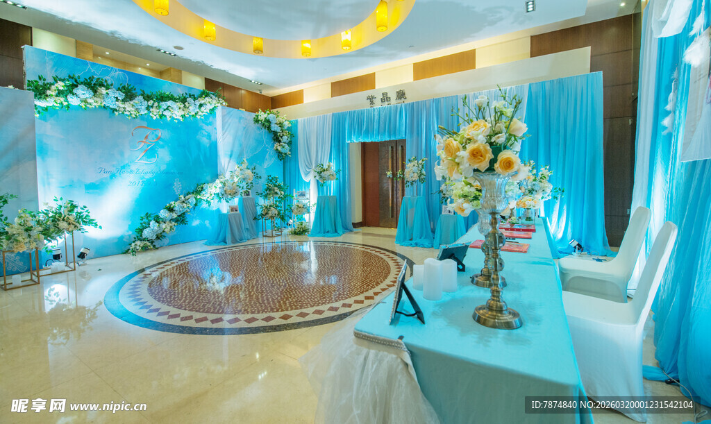 梦幻蓝色系婚礼场地布置