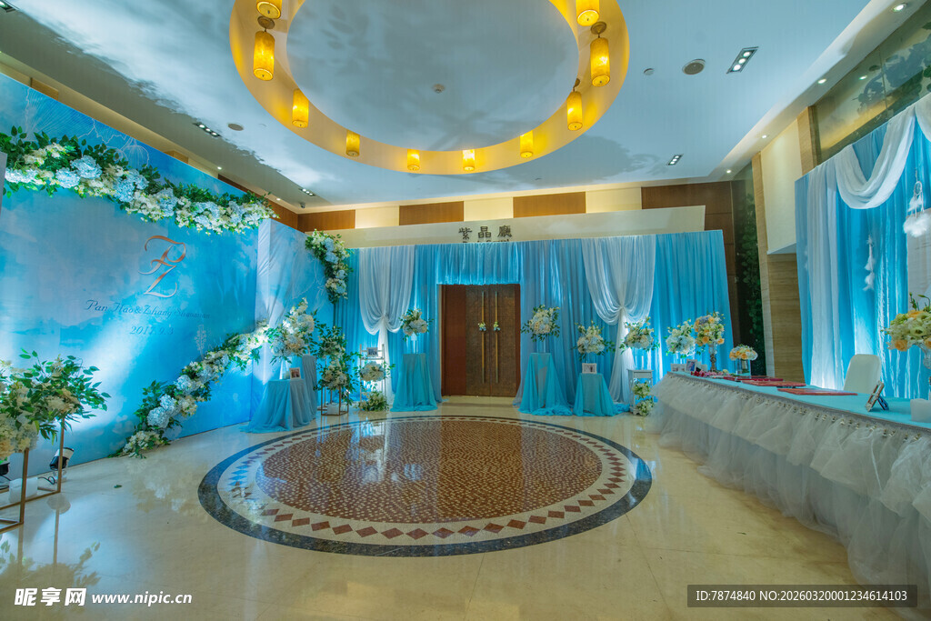 梦幻蓝色系婚礼场地布置