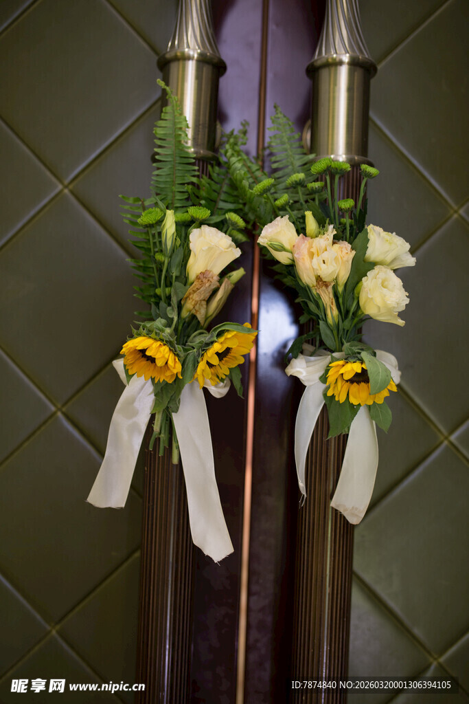 婚礼门饰装饰 清新花艺