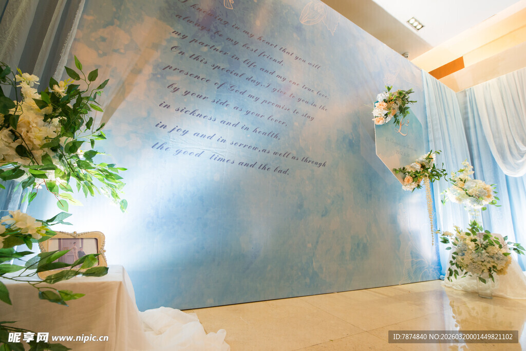 浪漫蓝色婚礼背景布置