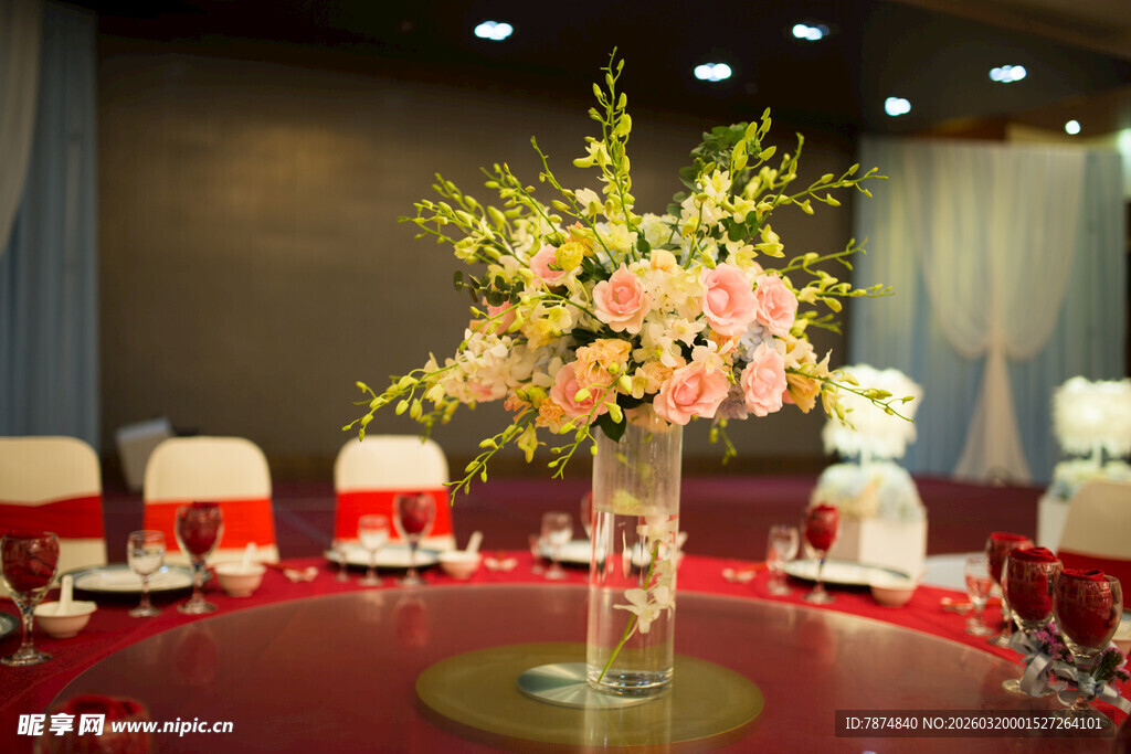 优雅婚礼现场花艺布置