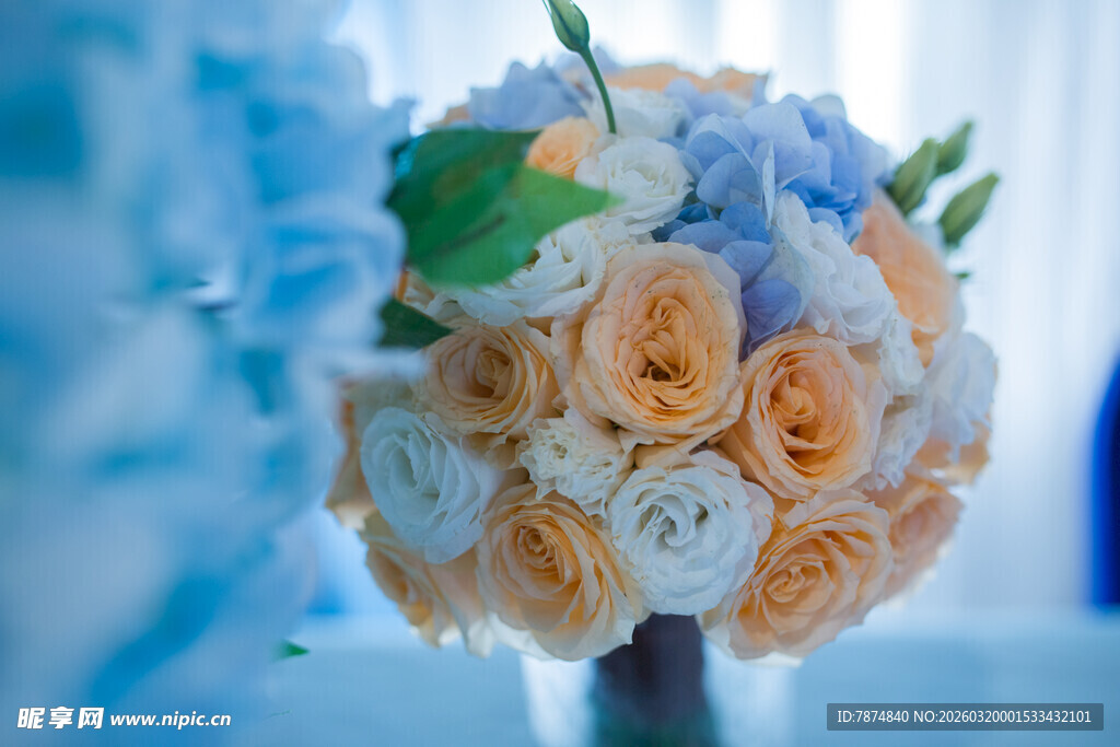 唯美多彩花卉花束