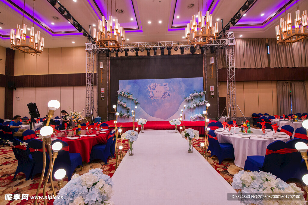 豪华宴会厅婚礼布置场景