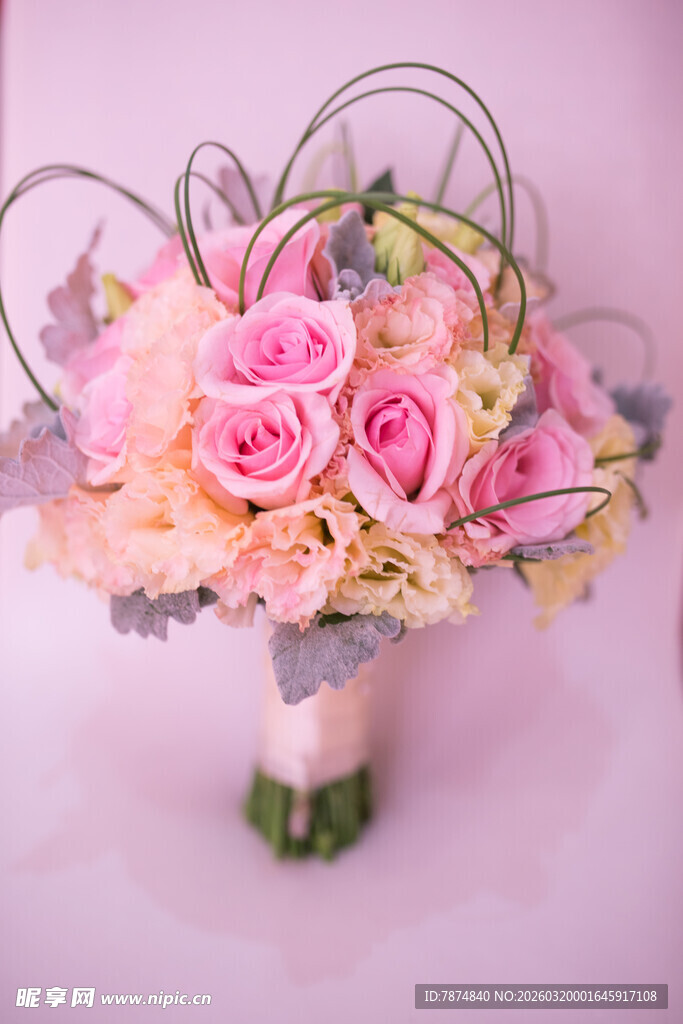 浪漫粉色系精美花束