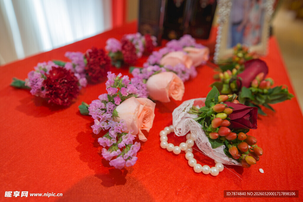 多彩手工花卉饰品展示
