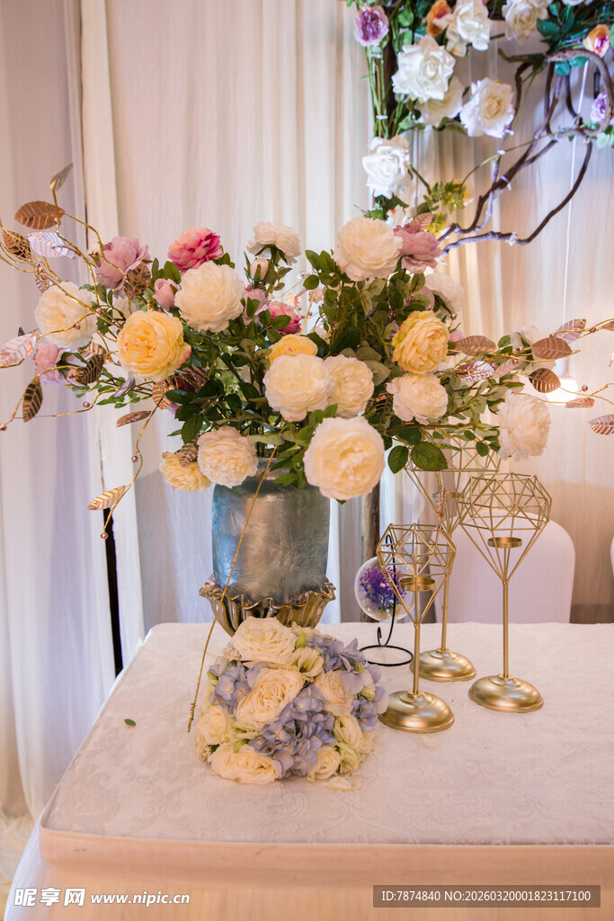 优雅桌花装饰 尽显浪漫