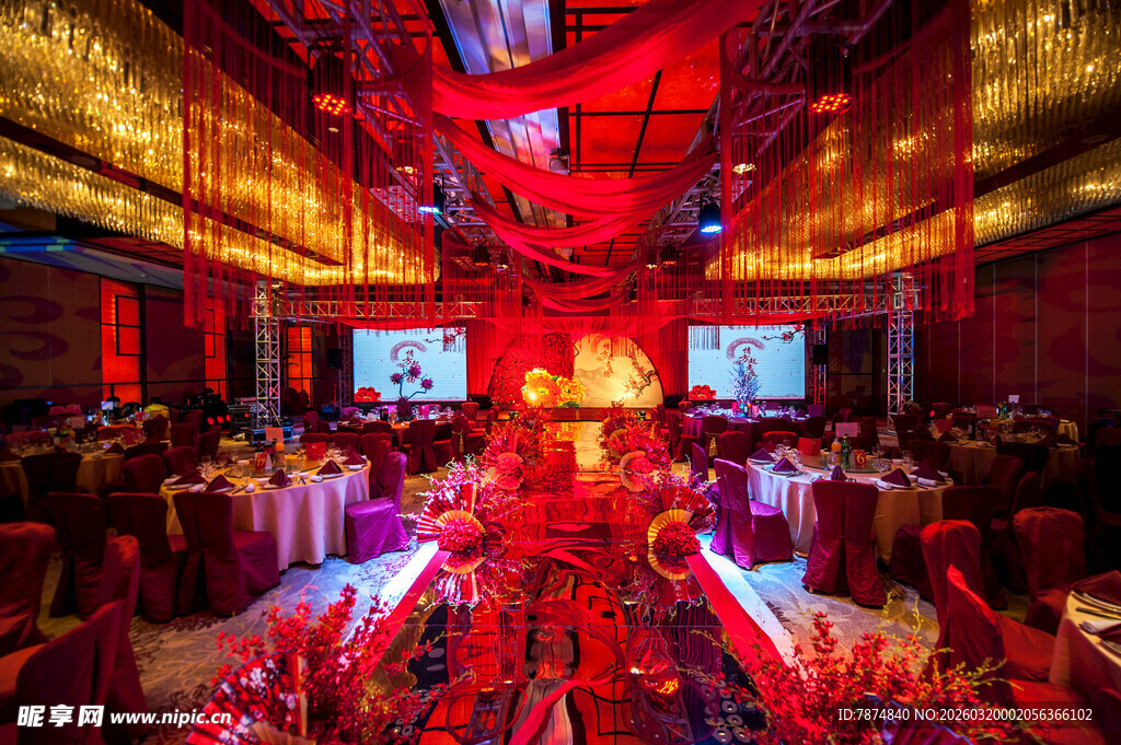红色梦幻婚礼宴会现场