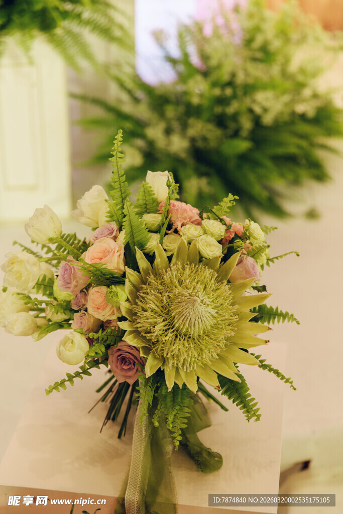 清新雅致的花卉组合