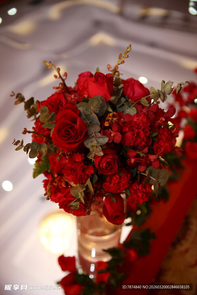 红色精美插花装饰摆件