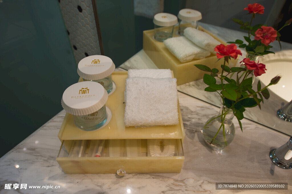 精致浴室洗漱用品摆放