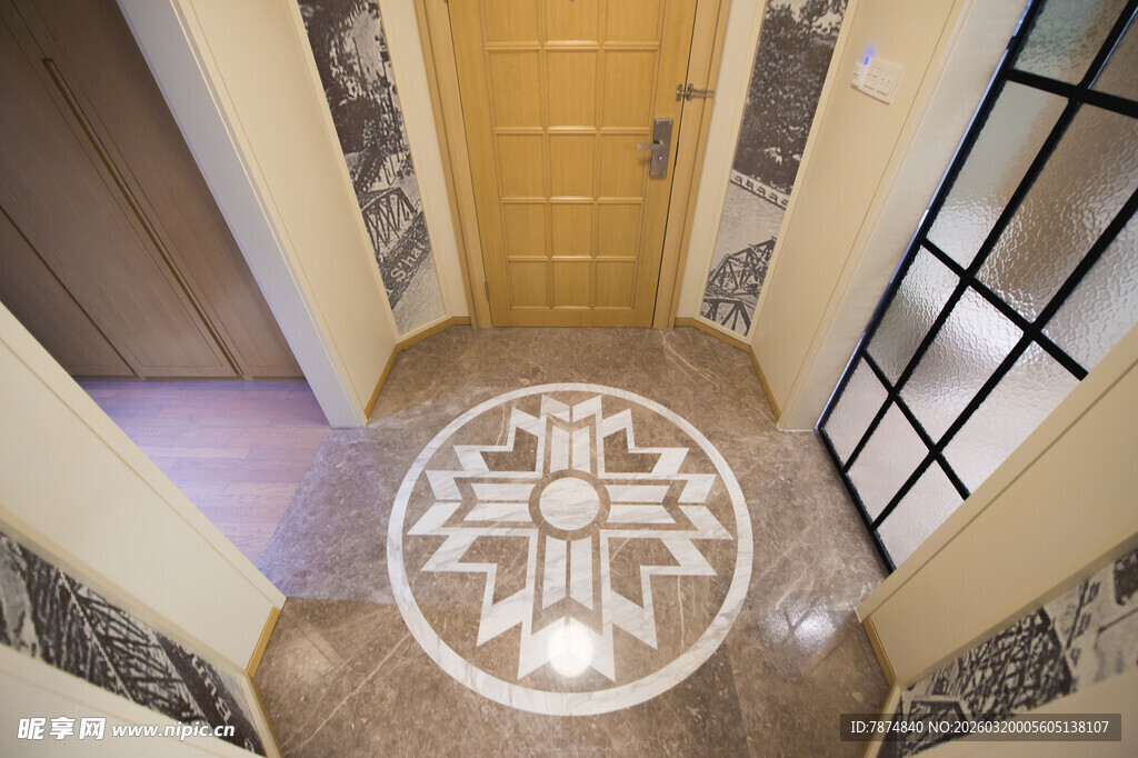 复古风格楼梯间地面设计