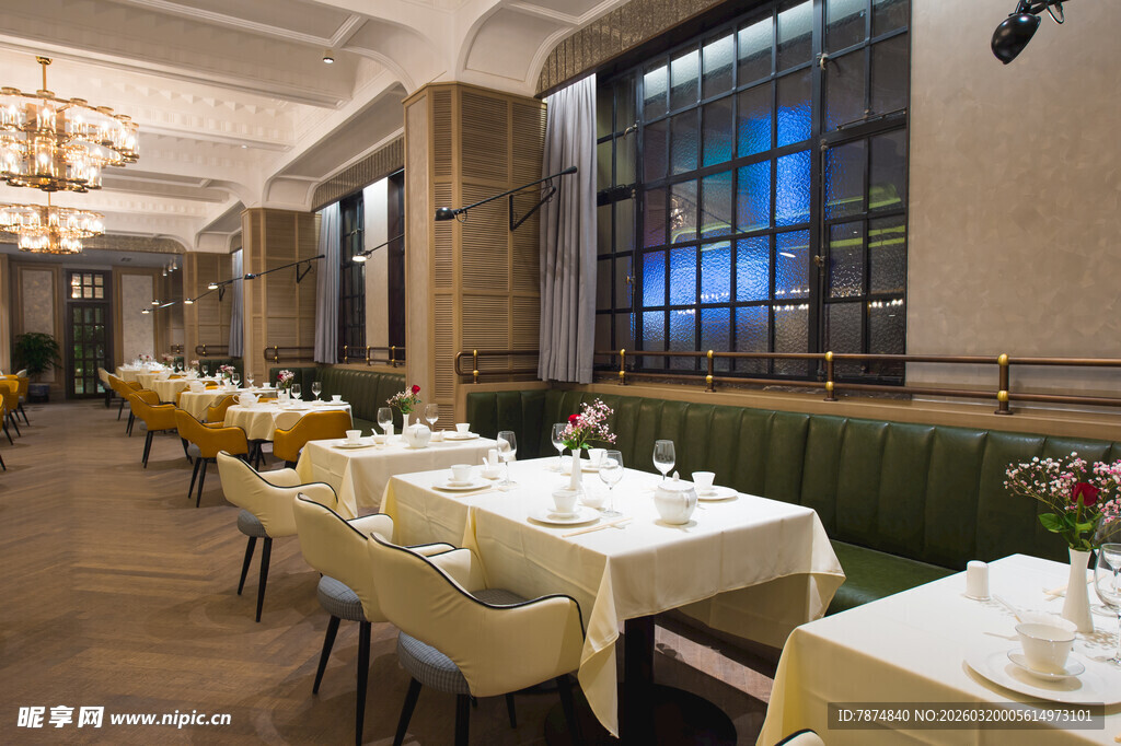 优雅复古风餐厅室内景致