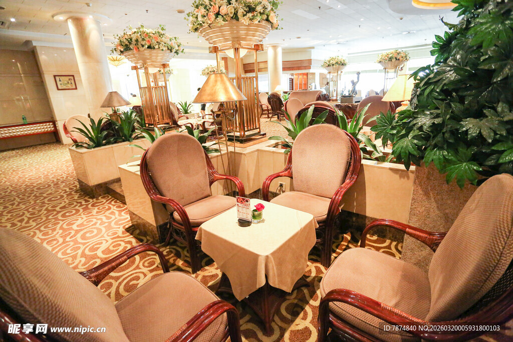 优雅酒店休息区温馨场景