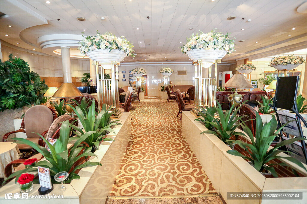 优雅室内婚礼场地布置