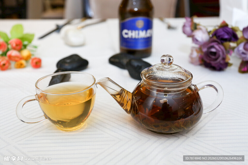 玻璃茶具与饮品的惬意组合