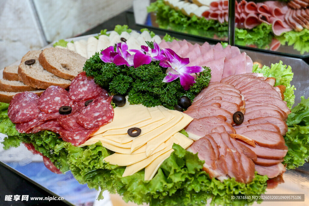 美味多样肉类拼盘