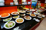 丰富多样的自助美食陈列