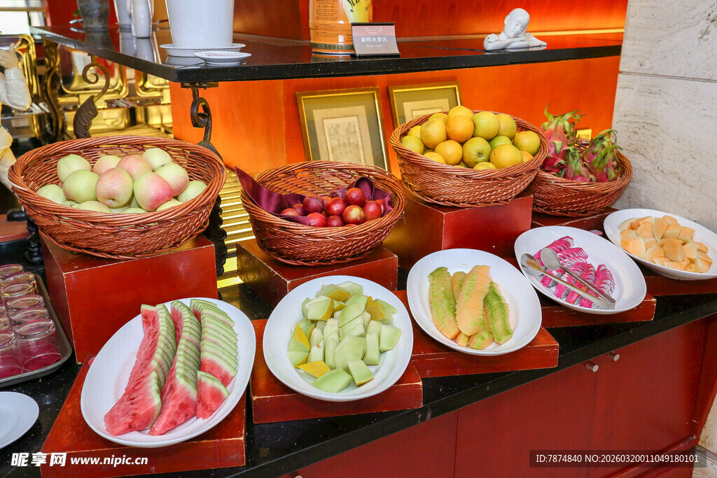 丰盛水果拼盘展示
