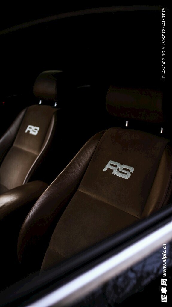 豪华汽车棕色RS座椅特写