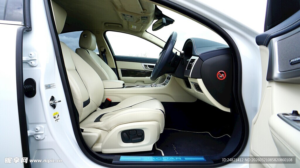 豪华汽车内部精致内饰展示